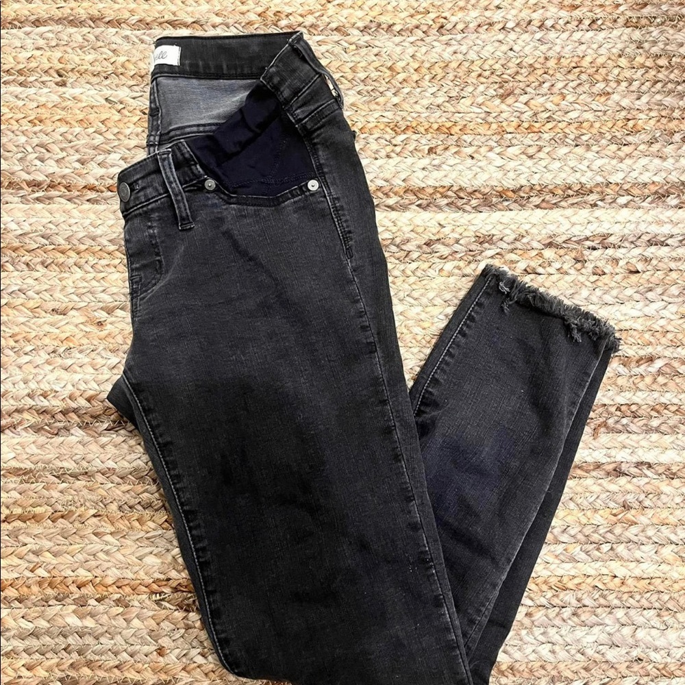 Madewell maternity jeans size 28 EUC faded wash intentionally. Frayed hem